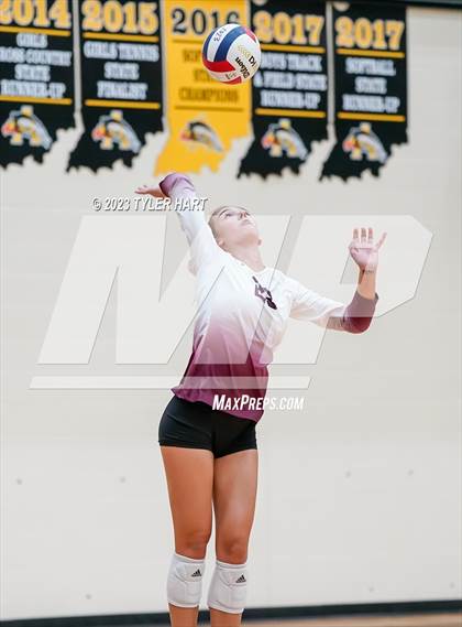 Thumbnail 1 in Seymour vs. Assumption photogallery.