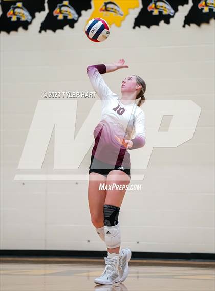 Thumbnail 1 in Seymour vs. Assumption photogallery.