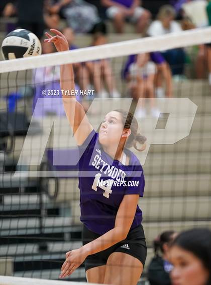 Thumbnail 2 in Seymour vs. Assumption photogallery.