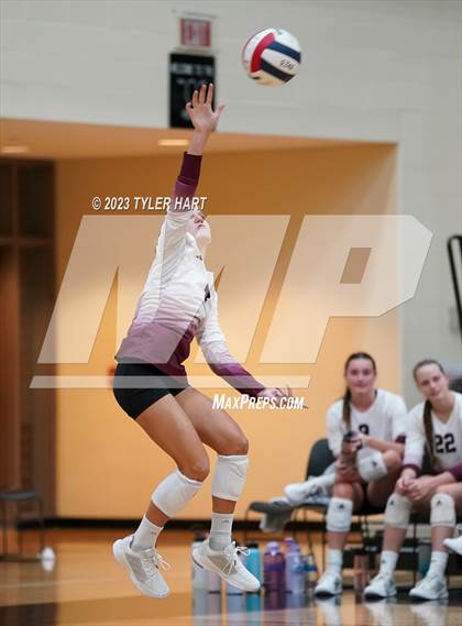 Thumbnail 2 in Seymour vs. Assumption photogallery.