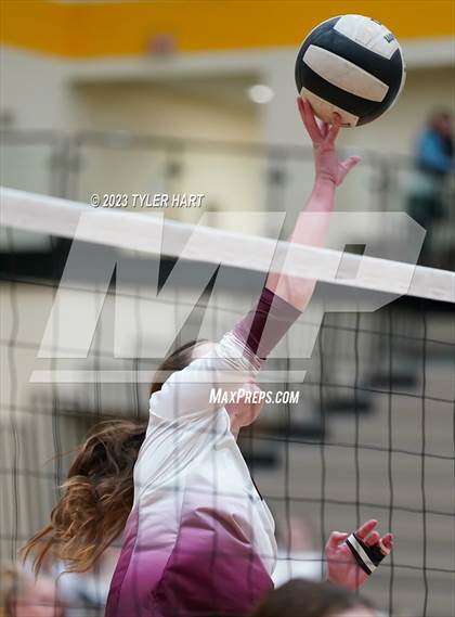 Thumbnail 1 in Seymour vs. Assumption photogallery.