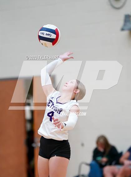 Thumbnail 2 in Seymour vs. Assumption photogallery.