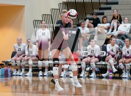 Thumbnail 2 in Seymour vs. Assumption photogallery.