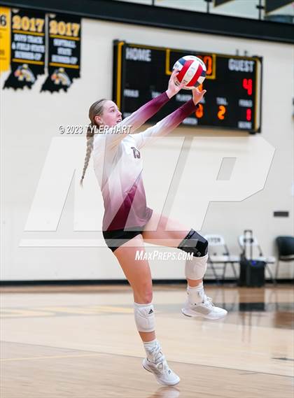 Thumbnail 1 in Seymour vs. Assumption photogallery.