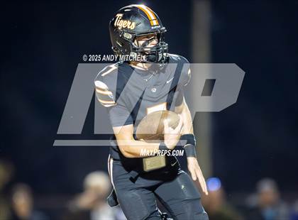 Thumbnail 1 in Sequatchie County vs Meigs County (3A second round) photogallery.