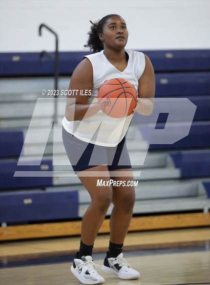 Thumbnail 2 in Pickerington North vs Thomas Worthington (Scrimmage) photogallery.