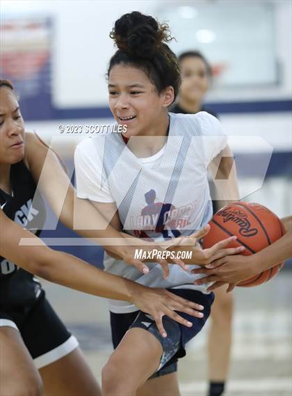 Thumbnail 3 in Pickerington North vs Thomas Worthington (Scrimmage) photogallery.
