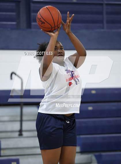 Thumbnail 3 in Pickerington North vs Thomas Worthington (Scrimmage) photogallery.