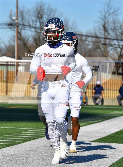 Thumbnail 3 in Ryan vs. Longview (UIL 5A D1 Regional Playoff) photogallery.
