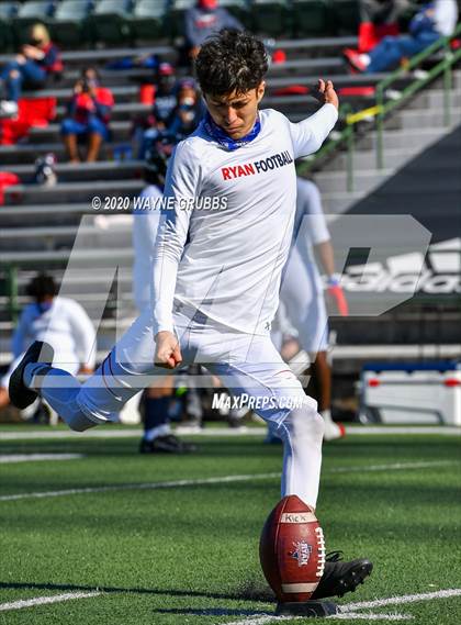 Thumbnail 3 in Ryan vs. Longview (UIL 5A D1 Regional Playoff) photogallery.