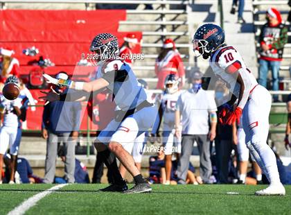 Thumbnail 3 in Ryan vs. Longview (UIL 5A D1 Regional Playoff) photogallery.