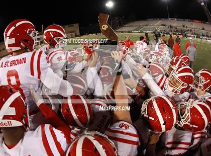 Thumbnail 1 in Mater Dei vs. De La Salle (CIF State Open Division Final) photogallery.