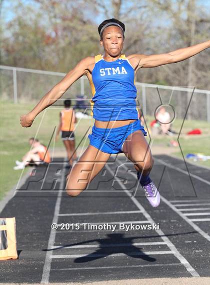 Thumbnail 3 in Ed Bourelle Invitational Track Meet photogallery.