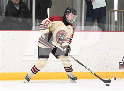 Thumbnail 2 in Loomis vs. Avon Old Farms (Avon Christmas Classic Final) photogallery.