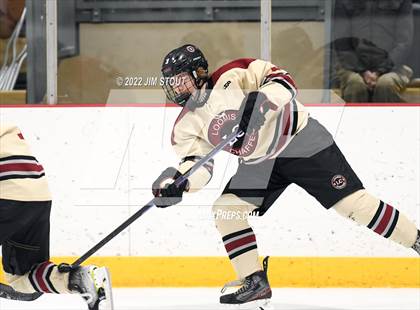 Thumbnail 2 in Loomis vs. Avon Old Farms (Avon Christmas Classic Final) photogallery.