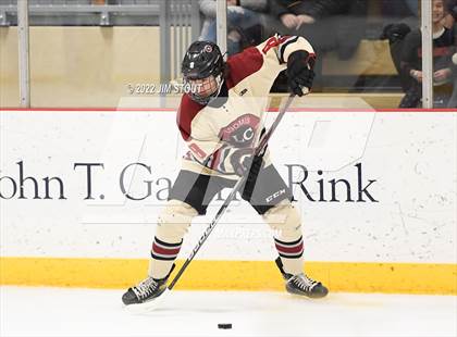 Thumbnail 2 in Loomis vs. Avon Old Farms (Avon Christmas Classic Final) photogallery.