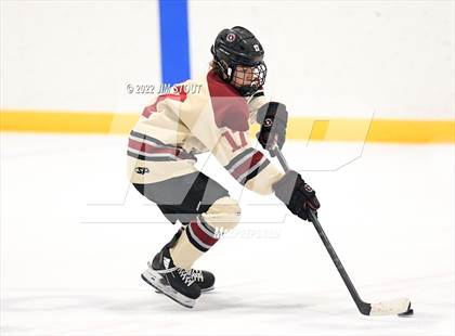 Thumbnail 3 in Loomis vs. Avon Old Farms (Avon Christmas Classic Final) photogallery.