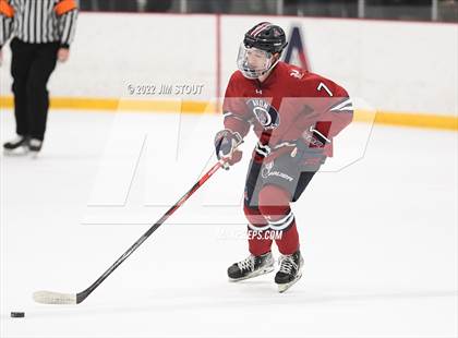Thumbnail 2 in Loomis vs. Avon Old Farms (Avon Christmas Classic Final) photogallery.