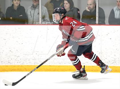 Thumbnail 3 in Loomis vs. Avon Old Farms (Avon Christmas Classic Final) photogallery.