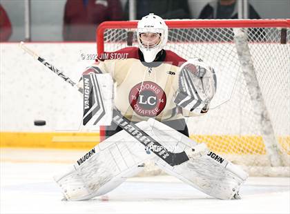 Thumbnail 2 in Loomis vs. Avon Old Farms (Avon Christmas Classic Final) photogallery.