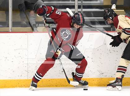 Thumbnail 3 in Loomis vs. Avon Old Farms (Avon Christmas Classic Final) photogallery.