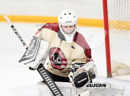 Thumbnail 1 in Loomis vs. Avon Old Farms (Avon Christmas Classic Final) photogallery.