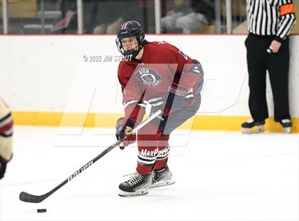 Thumbnail 3 in Loomis vs. Avon Old Farms (Avon Christmas Classic Final) photogallery.