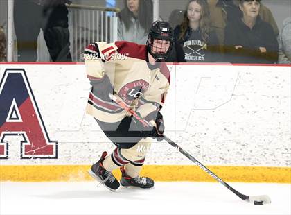 Thumbnail 1 in Loomis vs. Avon Old Farms (Avon Christmas Classic Final) photogallery.