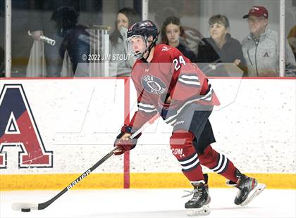 Thumbnail 3 in Loomis vs. Avon Old Farms (Avon Christmas Classic Final) photogallery.