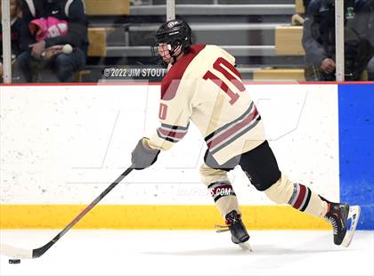 Thumbnail 3 in Loomis vs. Avon Old Farms (Avon Christmas Classic Final) photogallery.