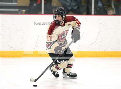 Thumbnail 3 in Loomis vs. Avon Old Farms (Avon Christmas Classic Final) photogallery.