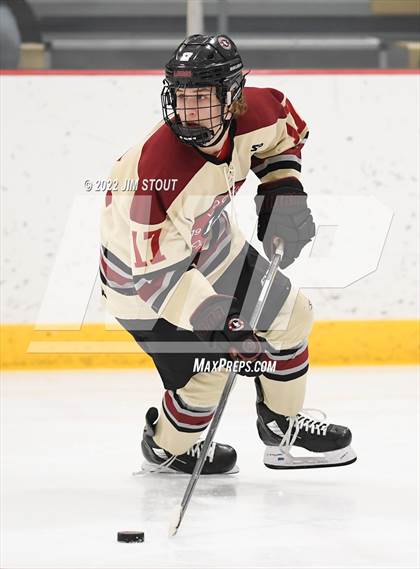 Thumbnail 1 in Loomis vs. Avon Old Farms (Avon Christmas Classic Final) photogallery.