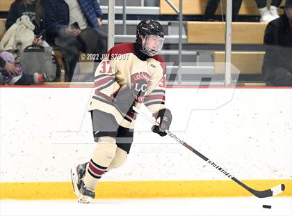 Thumbnail 2 in Loomis vs. Avon Old Farms (Avon Christmas Classic Final) photogallery.
