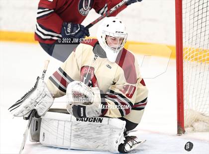 Thumbnail 2 in Loomis vs. Avon Old Farms (Avon Christmas Classic Final) photogallery.