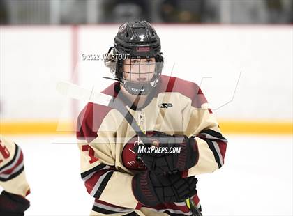 Thumbnail 3 in Loomis vs. Avon Old Farms (Avon Christmas Classic Final) photogallery.