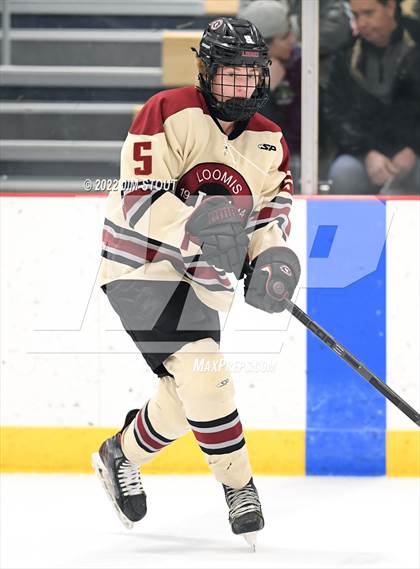 Thumbnail 3 in Loomis vs. Avon Old Farms (Avon Christmas Classic Final) photogallery.