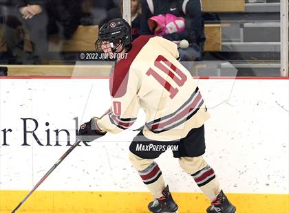 Thumbnail 3 in Loomis vs. Avon Old Farms (Avon Christmas Classic Final) photogallery.