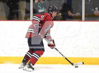 Thumbnail 1 in Loomis vs. Avon Old Farms (Avon Christmas Classic Final) photogallery.