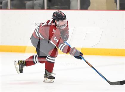 Thumbnail 2 in Loomis vs. Avon Old Farms (Avon Christmas Classic Final) photogallery.