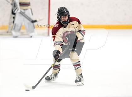 Thumbnail 2 in Loomis vs. Avon Old Farms (Avon Christmas Classic Final) photogallery.
