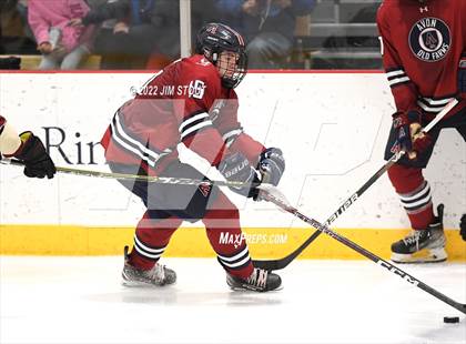Thumbnail 3 in Loomis vs. Avon Old Farms (Avon Christmas Classic Final) photogallery.