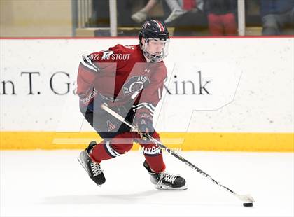 Thumbnail 3 in Loomis vs. Avon Old Farms (Avon Christmas Classic Final) photogallery.