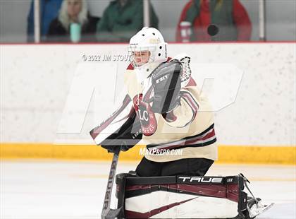 Thumbnail 3 in Loomis vs. Avon Old Farms (Avon Christmas Classic Final) photogallery.