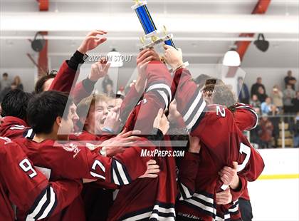 Thumbnail 2 in Loomis vs. Avon Old Farms (Avon Christmas Classic Final) photogallery.