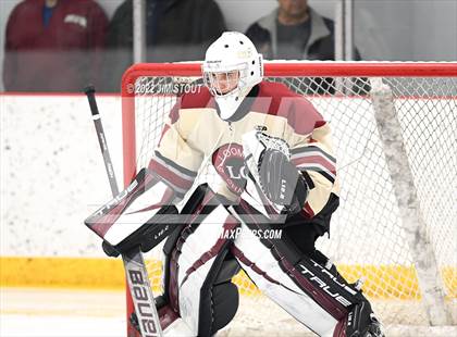 Thumbnail 2 in Loomis vs. Avon Old Farms (Avon Christmas Classic Final) photogallery.