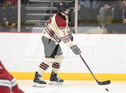Thumbnail 3 in Loomis vs. Avon Old Farms (Avon Christmas Classic Final) photogallery.