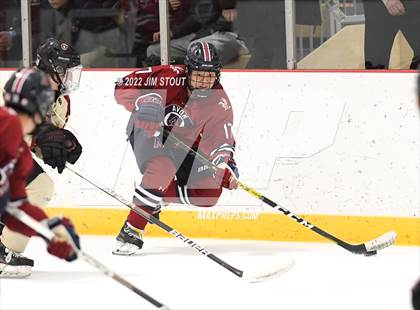 Thumbnail 3 in Loomis vs. Avon Old Farms (Avon Christmas Classic Final) photogallery.