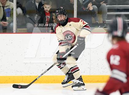 Thumbnail 1 in Loomis vs. Avon Old Farms (Avon Christmas Classic Final) photogallery.