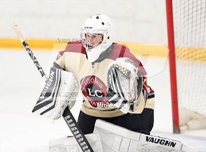 Thumbnail 3 in Loomis vs. Avon Old Farms (Avon Christmas Classic Final) photogallery.