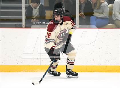 Thumbnail 3 in Loomis vs. Avon Old Farms (Avon Christmas Classic Final) photogallery.